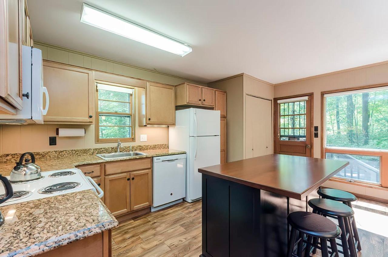 Secluded Oasis W Hot Tub, Screened-In Porch, Wifi! Berkeley Springs Exterior foto